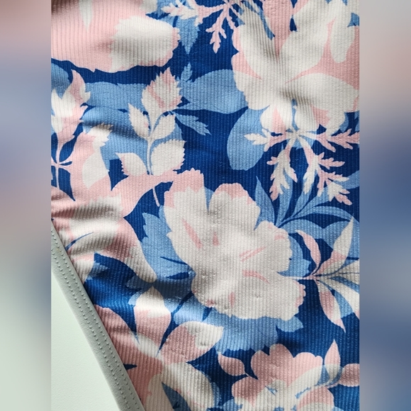 Lainsnow Tiare Hawaii Collab One Piece - Picture 5 of 7